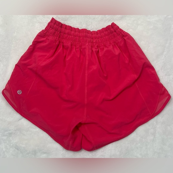 Women’s Lululemon Hotty Hot Short Low Rise Lined in Bright Pink Size 4 LW7AW7T - Picture 2 of 4